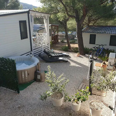 Mobile Blue Class Iv Holiday park Jezera
