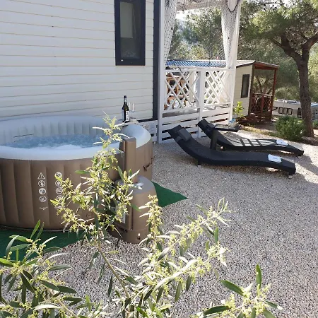 Mobile Blue Class Iv Holiday park Jezera