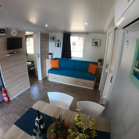 Mobile Blue Class Iv Holiday park Jezera